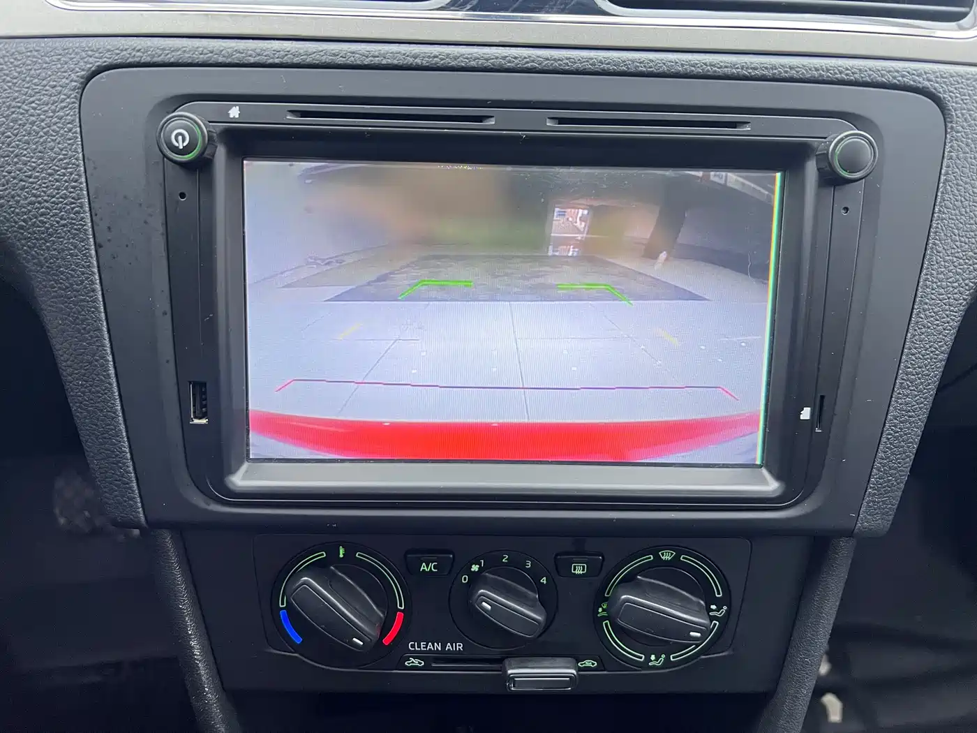 Škoda Skoda Rapid Spaceback 2016 Facelift 1.6L Automatic Innovation Edition фото 15