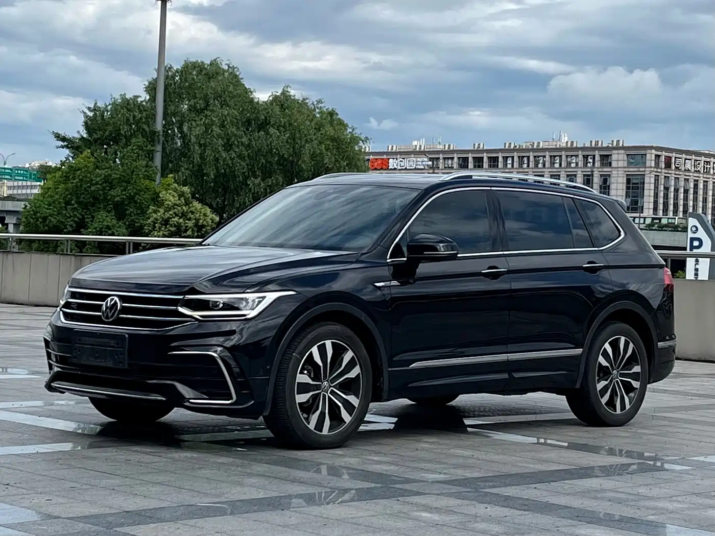 Volkswagen Tiguan L 2023 Facelift 330TSI Auto FWD R-Line Premium