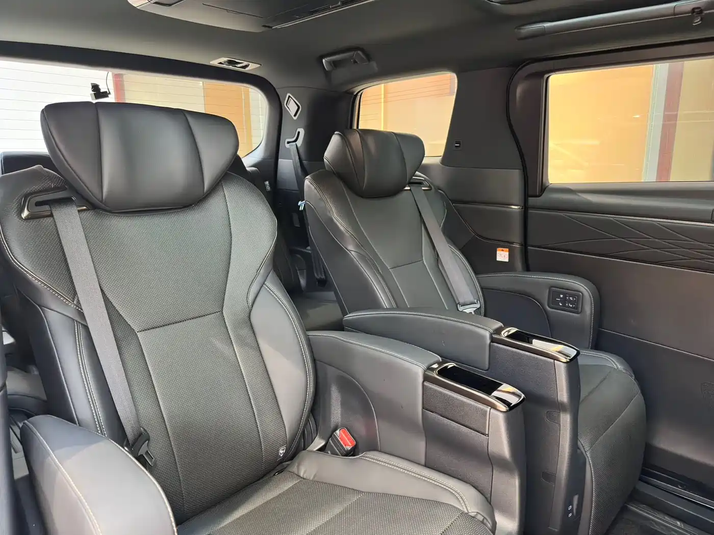 Toyota Alphard 2025 Hybrid 2.5L Prestige Gold Edition фото 13