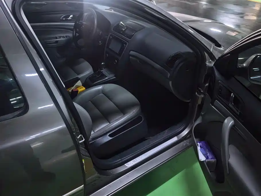 Škoda Octavia 2014 1.6L Auto Yijun Edition фото 8