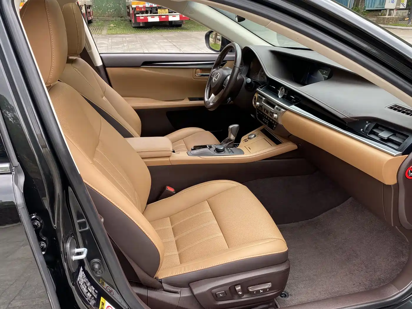 Lexus ES 2015 200 Elite Edition фото 21