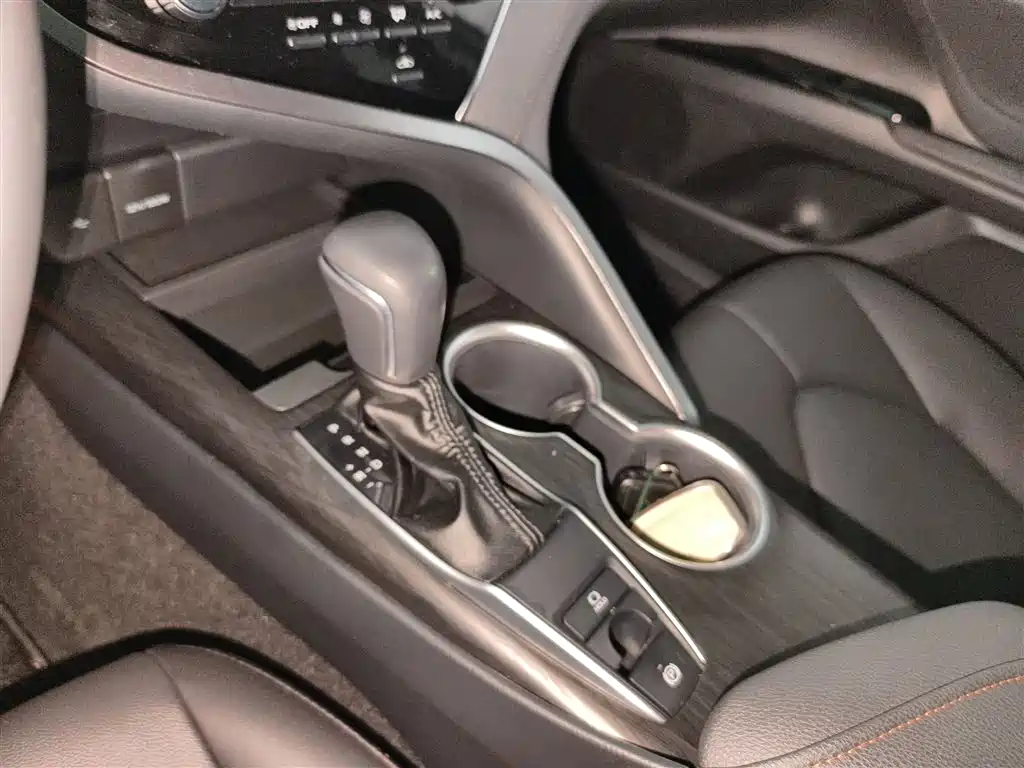 Toyota Camry 2021 2.0G Luxury Edition фото 11