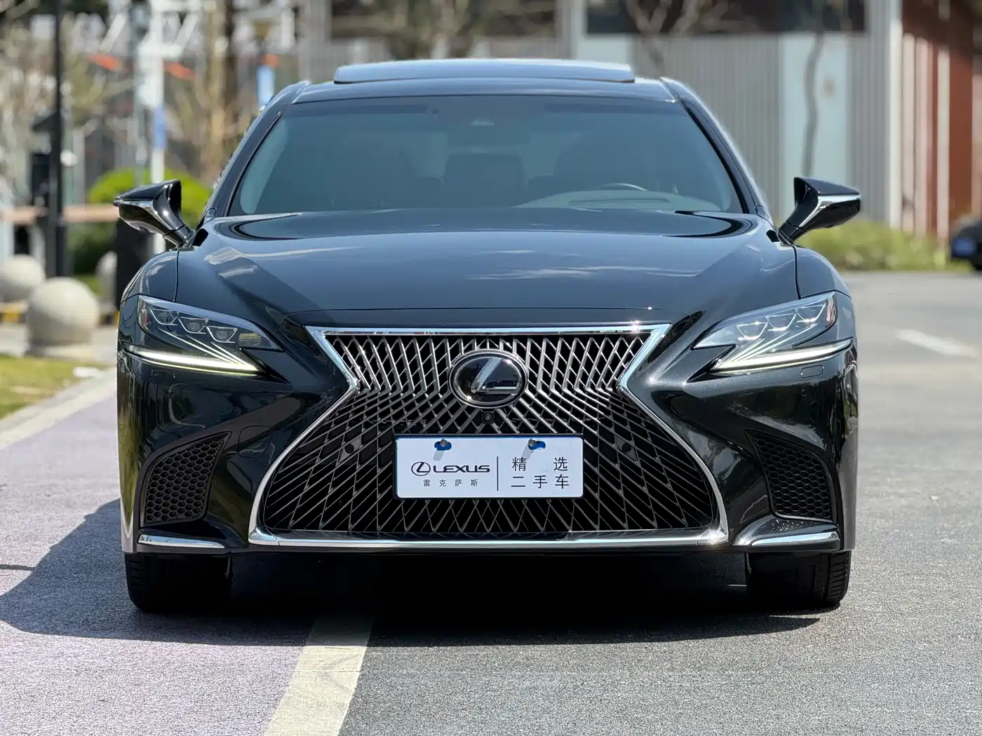 Lexus LS 2018 500h Executive Edition China V фото 2
