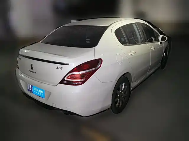 Peugeot 308 2014 Model Joy Edition Classic 1.6L Automatic Superior Style — фото 2