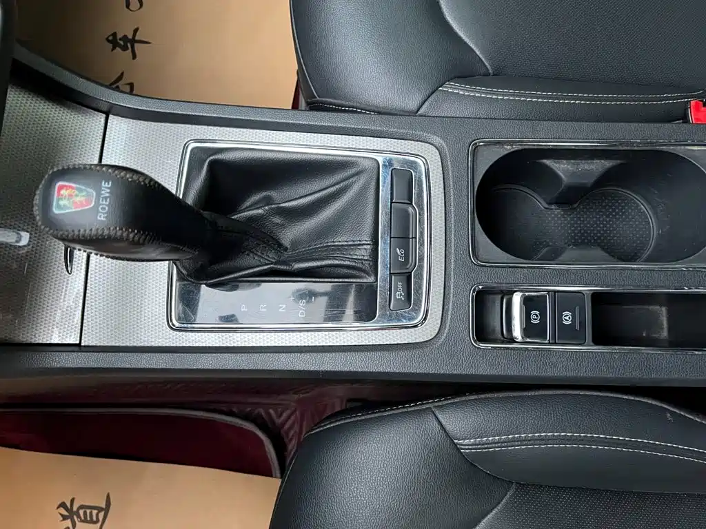 Roewe i6 2021 2020 PLUS 1.6L CVT 4G Connected Glory Holographic Edition