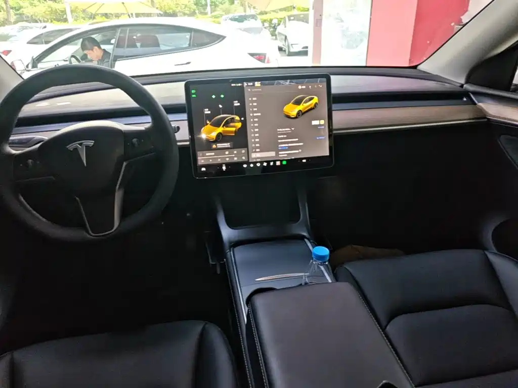 Фото 10 - Tesla Model Y