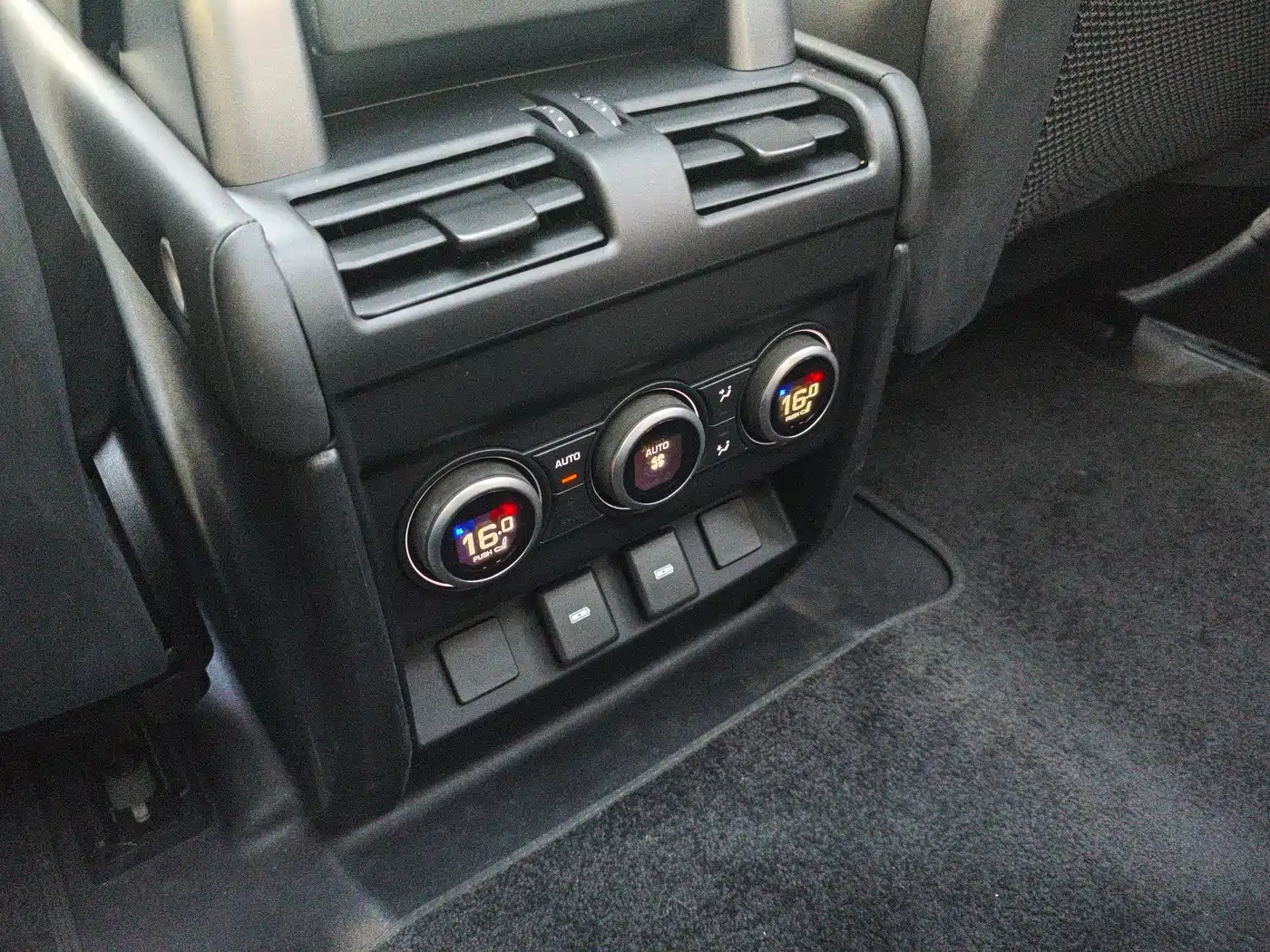 Land Rover Defender 2024 90 3.0T P400 HSE фото 19