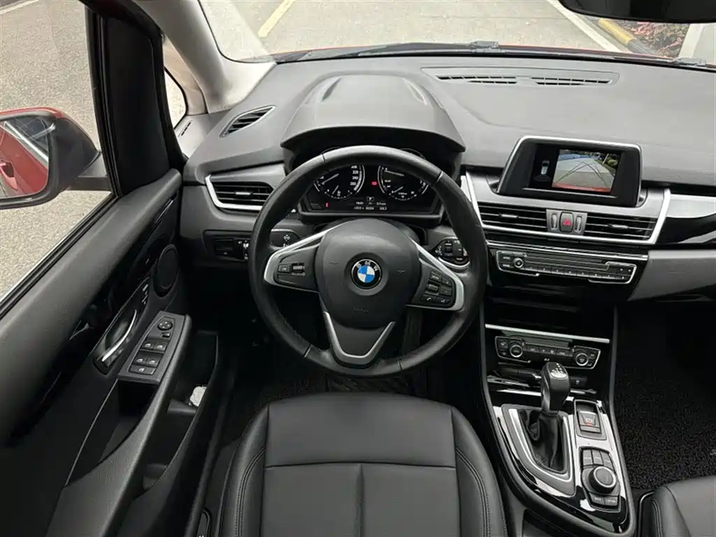 BMW 2 Series Touring 2019 218i Leading фото 15