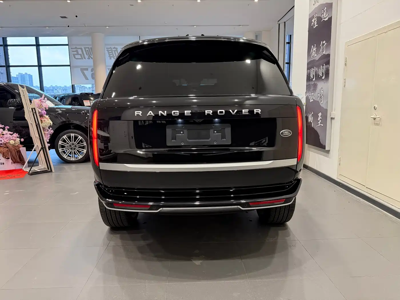 Land Rover Range Rover 2026 2026 Model 3.0 L6 400PS AB Long Wheelbase Version