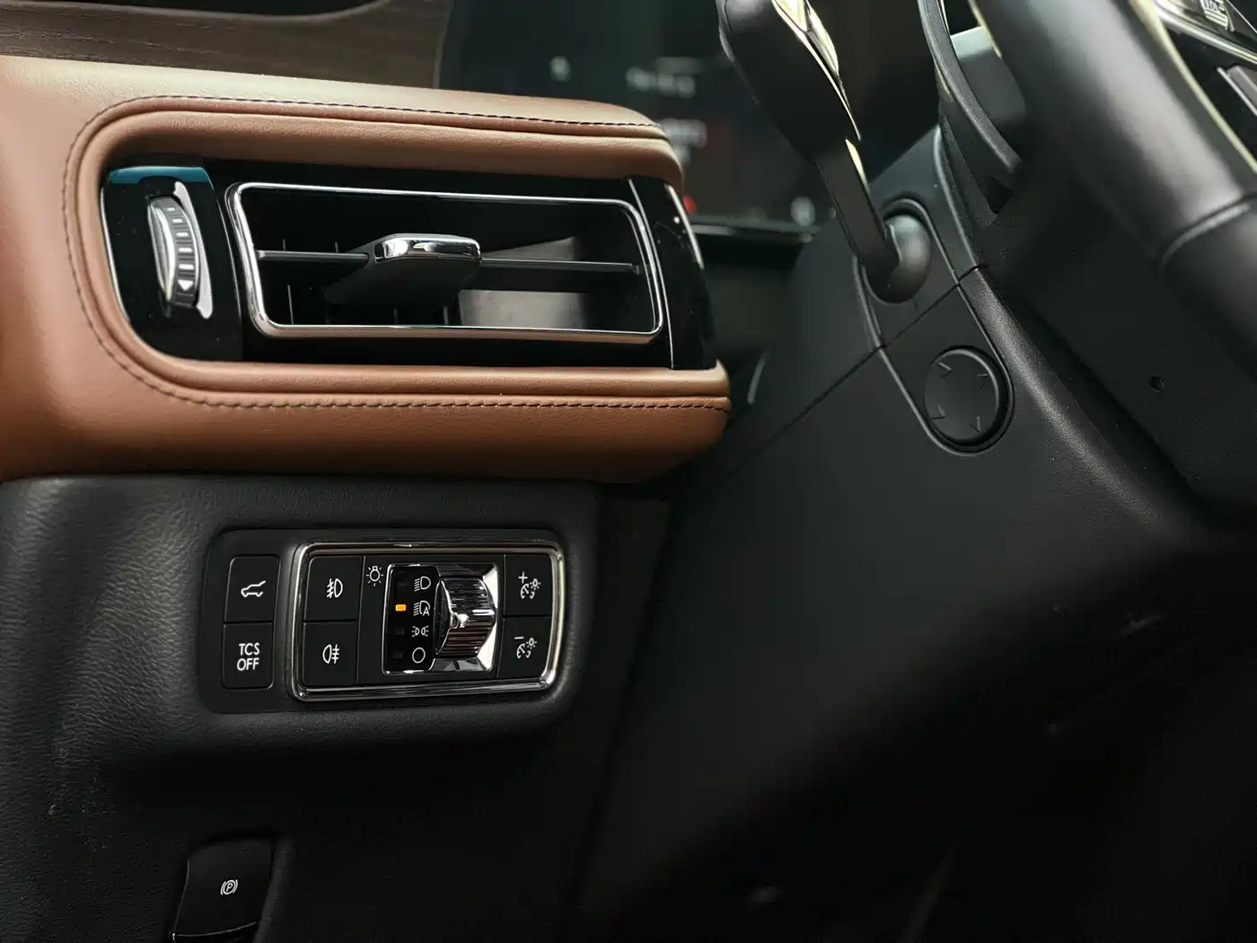 LINCOLN NAVIGATOR (IMPORT)