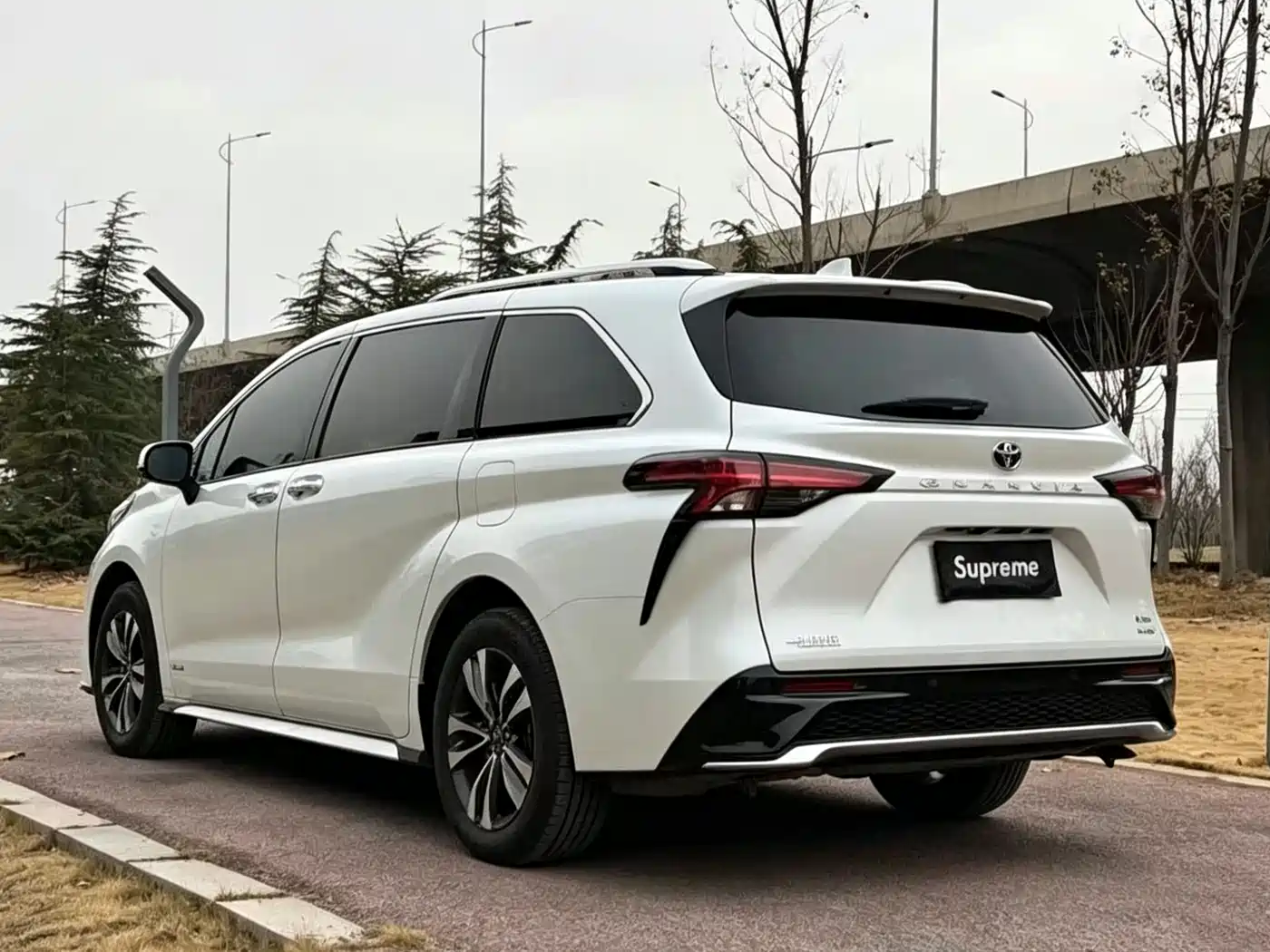 Toyota Granvia 2024 2.5L Hybrid Premium PLUS 4WD Edition фото 5