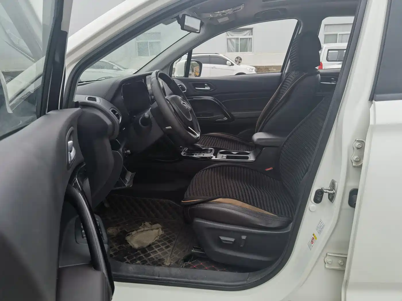 GAC Trumpchi Trumpchi GS4 2018 235T DCT 2WD Luxury Smart Connect Million Commemorative Edition фото 2