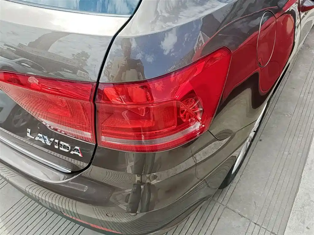 Volkswagen Lavida Tour 2013 1.6L Automatic Comfort фото 8