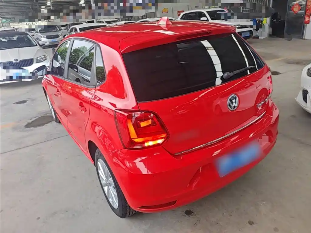 Volkswagen Polo 2014 1.6L Automatic Luxury Edition фото 5