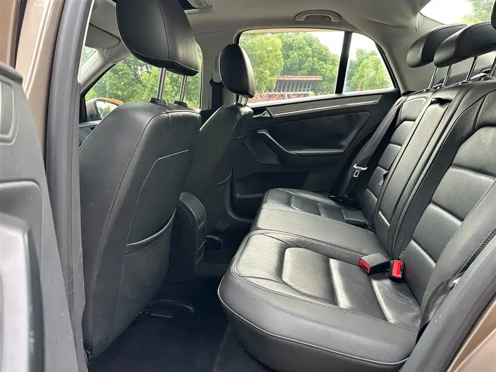 Volkswagen Bora 2014 1.6L Automatic Comfort Edition фото 10