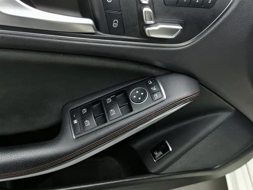 Mercedes-Benz CLA (Import) 2017 CLA 220 4MATIC фото 9