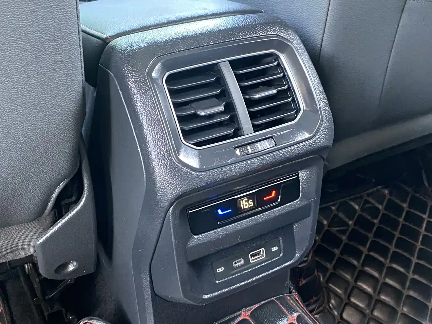 Volkswagen Tiguan L 2022 330TSI Automatic 2WD R-Line Flagship Edition фото 18