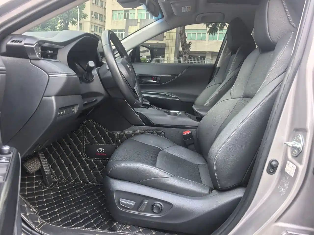 Toyota Venza 2024 2023 2.0L CVT FWD Premium