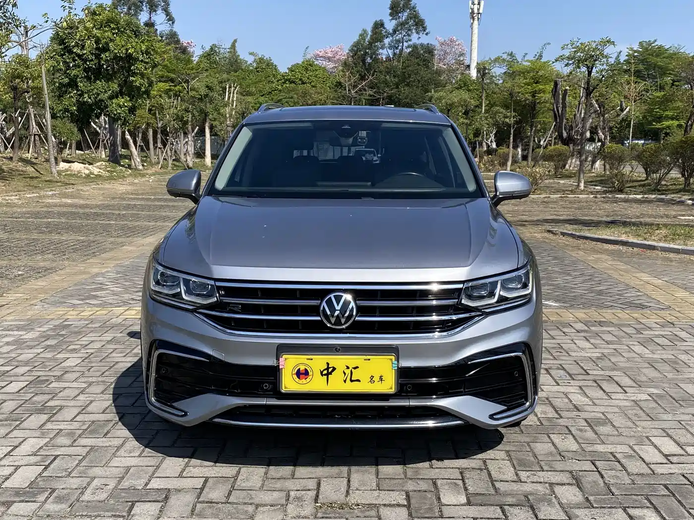 Volkswagen Tiguan L 2022 330TSI Automatic 2WD R-Line Flagship Edition фото 2