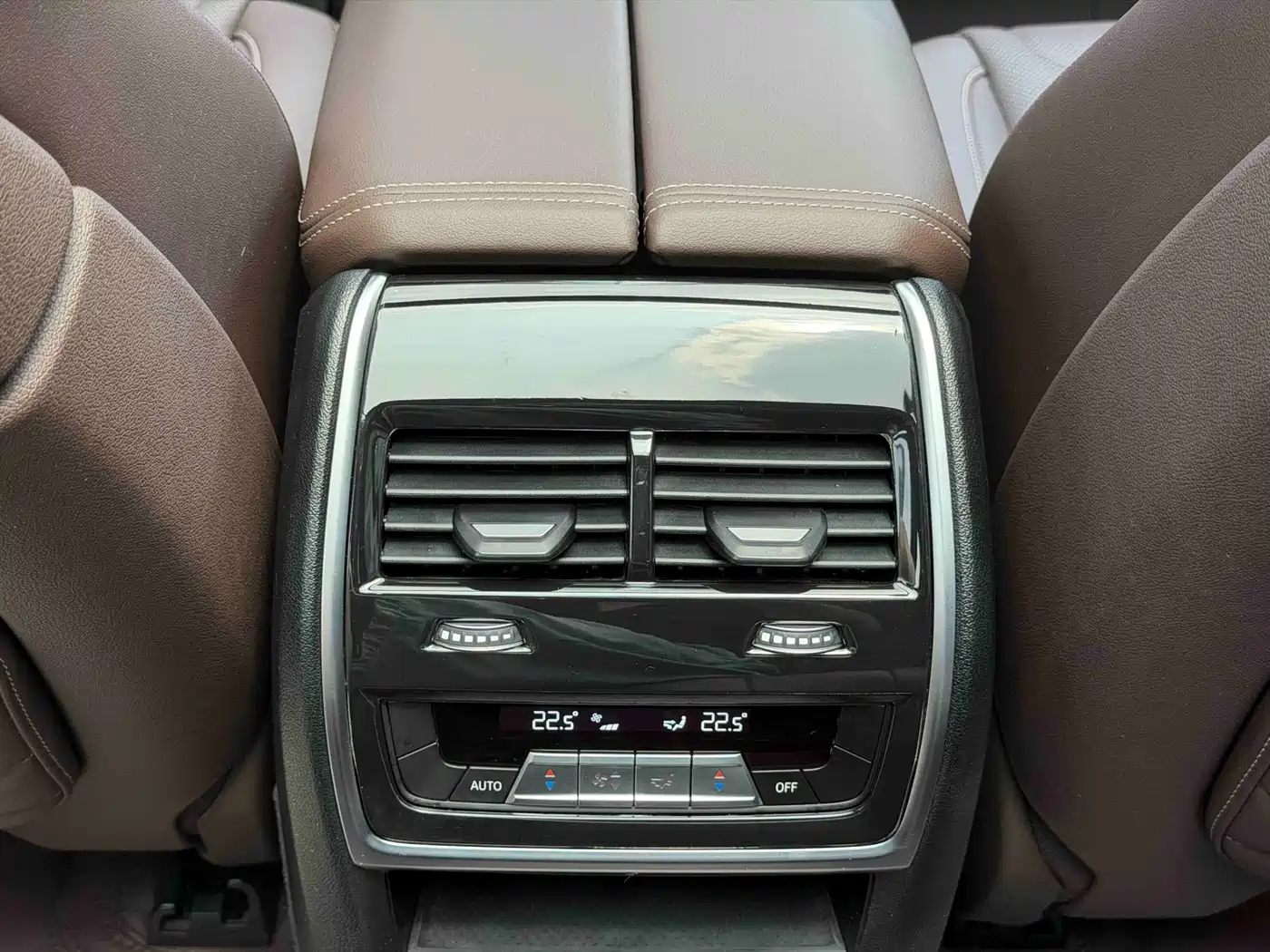 BMW X5 2023 xDrive 40Li M Sport Black Night Package фото 13