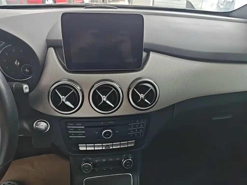 Mercedes-Benz B-Class 2015 B 200 Luxury фото 13