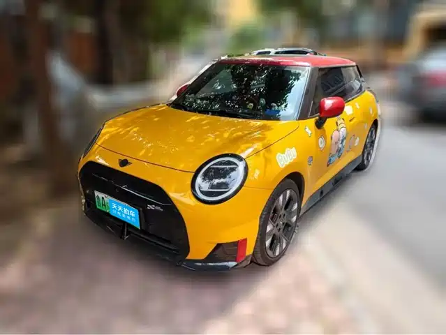  MINI Electric MINI JCW 2025 JOHN COOPER WORKS