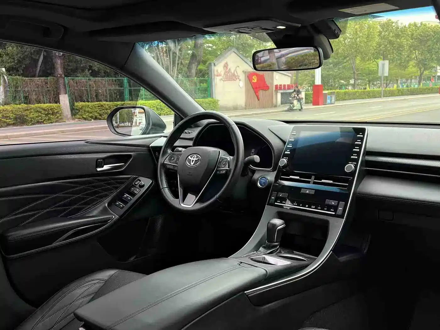 Toyota Avalon 2019 Hybrid 2.5L XLE Premium Edition China V фото 10