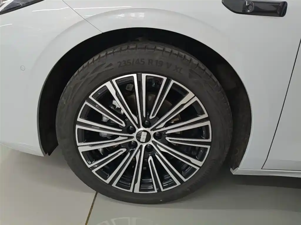 Geely Galaxy Galaxy A7 2025 EM-i фото 23