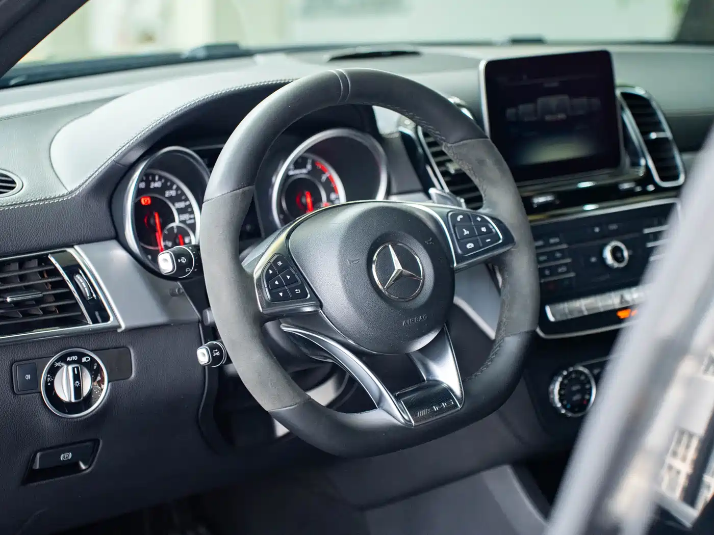 Mercedes-Benz GLE AMG 2015 AMG GLE 63 4MATIC фото 32