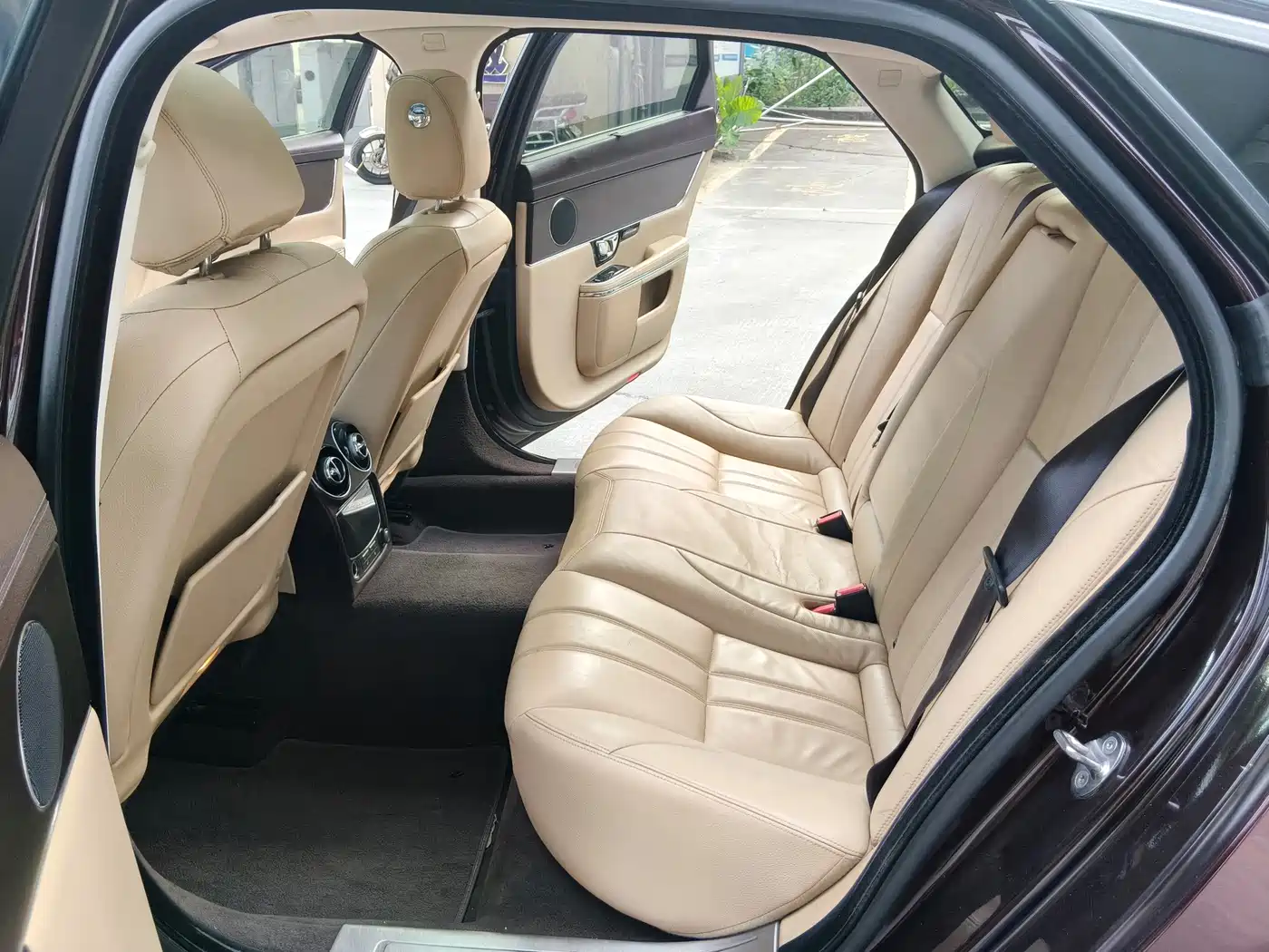 Photo 11 - Jaguar XJ