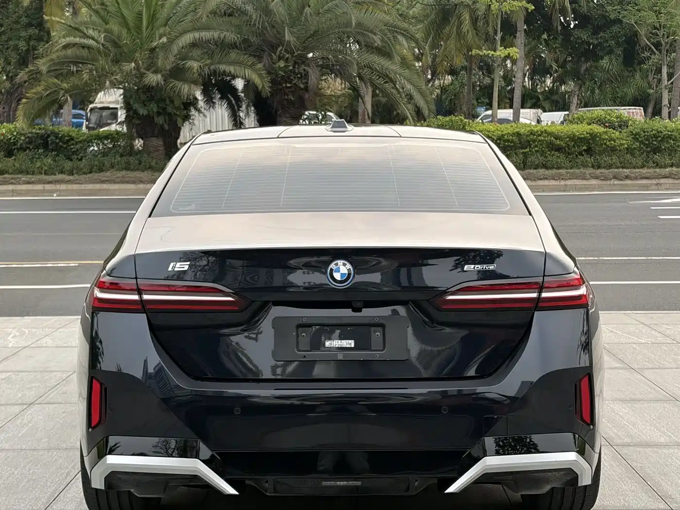 BMW I5