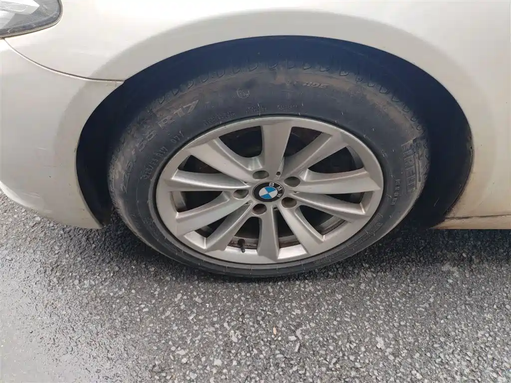 BMW 5 Series (Import) 2014 520i Classic фото 25