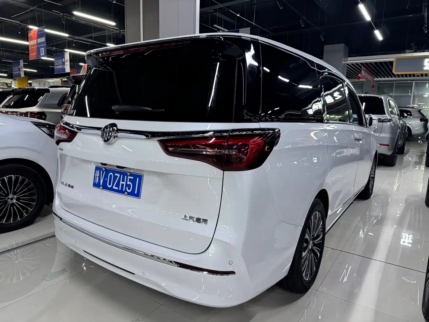 Buick GL8 2021 ES Landlord 653T Flagship фото 17