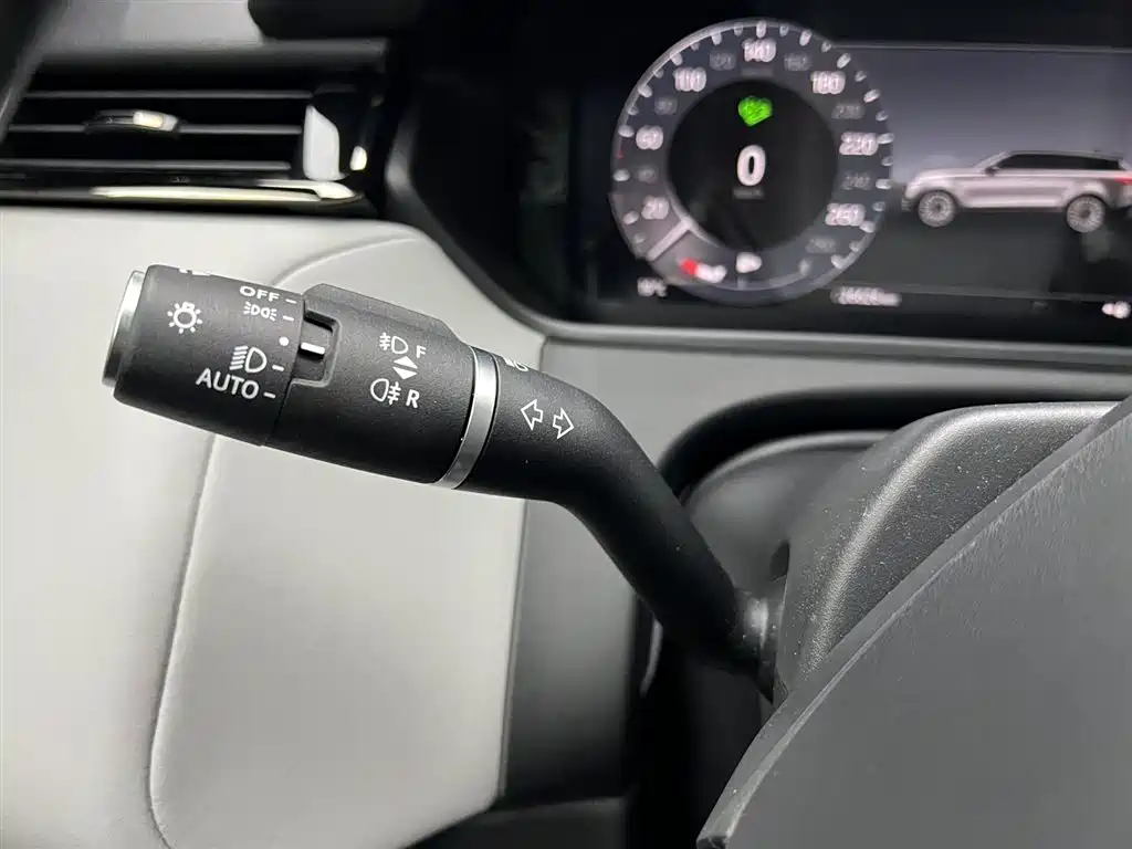 Land Rover Range Rover Velar 2024 Dynamic SE фото 18