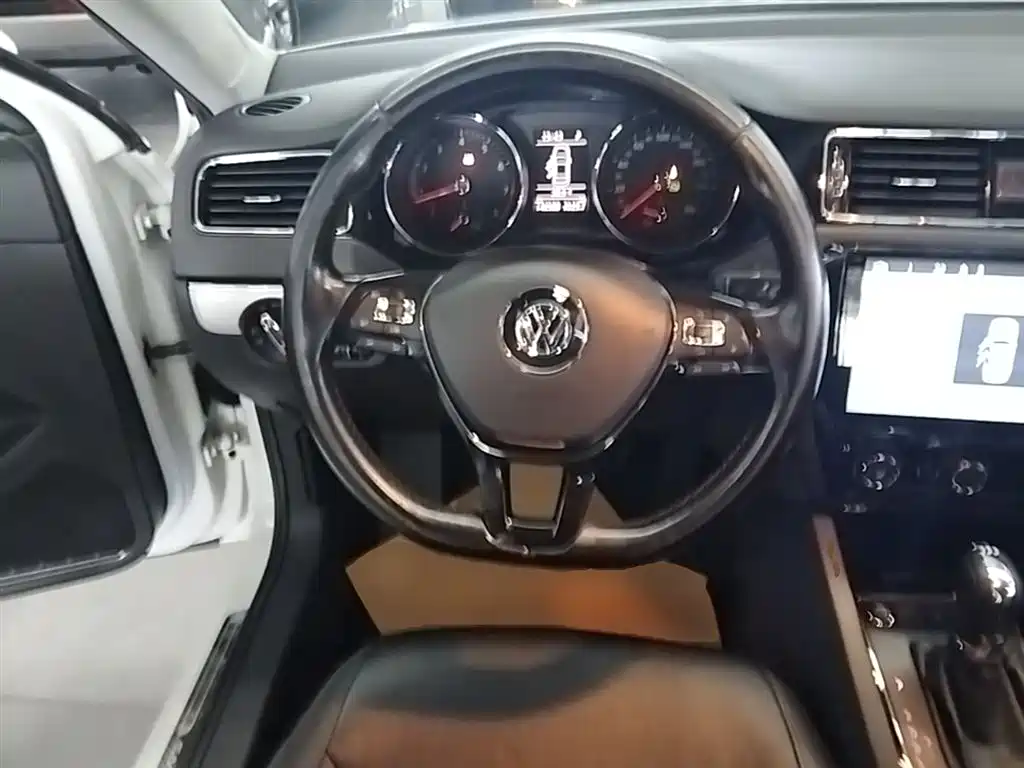 Volkswagen Sagitar 2018 180TSI DSG Premium Edition фото 11
