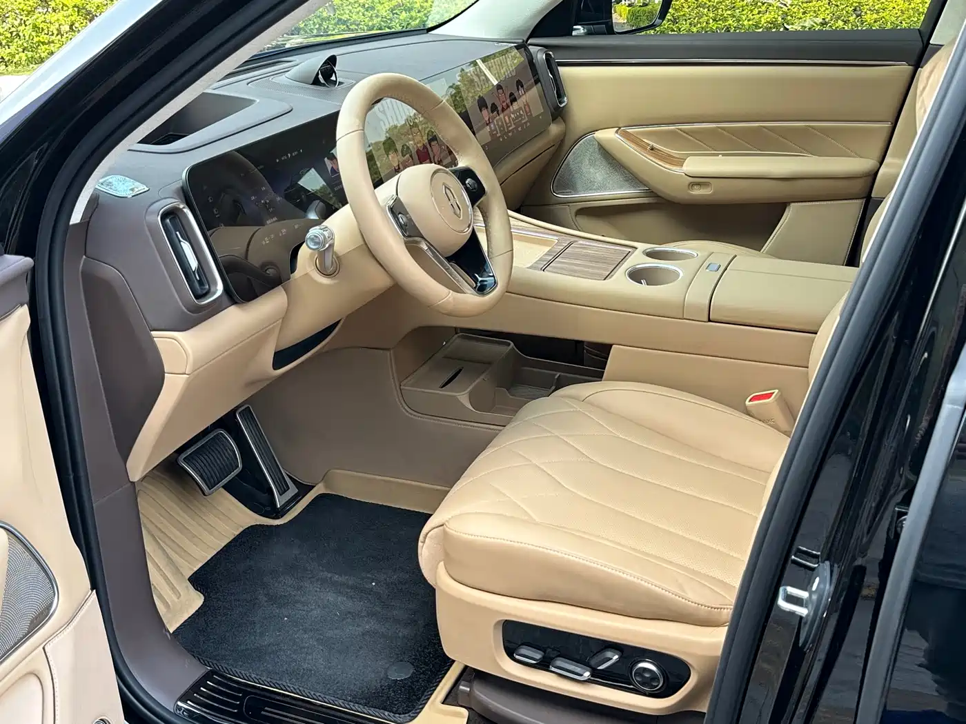 AITO Wenjie AITO M8 2025 Model Extended Range Max+ Edition 53.4kWh 6-Seater фото 11