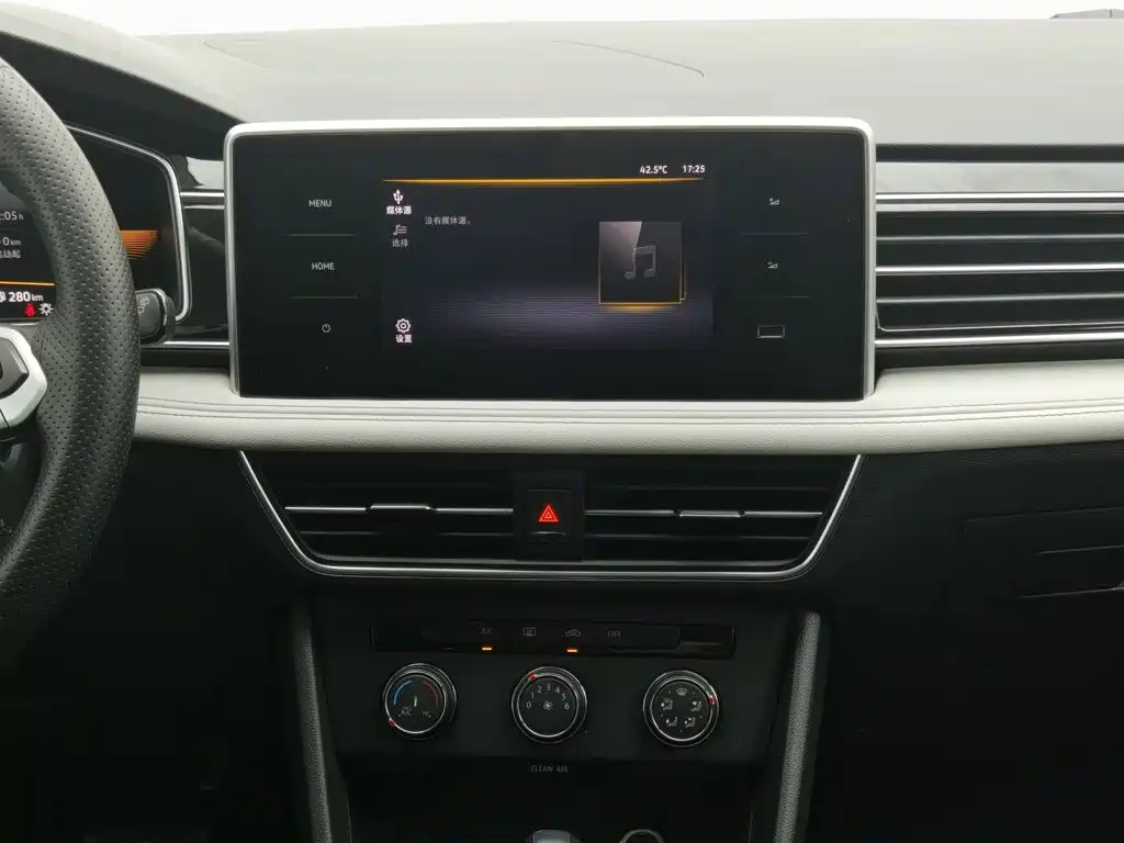 Фото 12 - Volkswagen Tiguan L