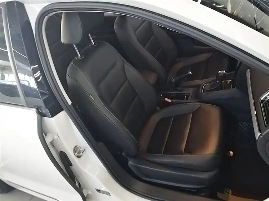 Volkswagen Sagitar 2018 180TSI DSG Premium Edition фото 25