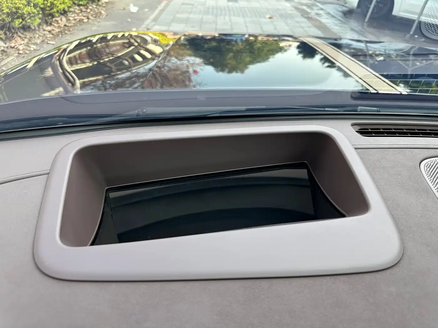 AITO Wenjie AITO M8 2025 Model Extended Range Max+ Edition 53.4kWh 6-Seater фото 4