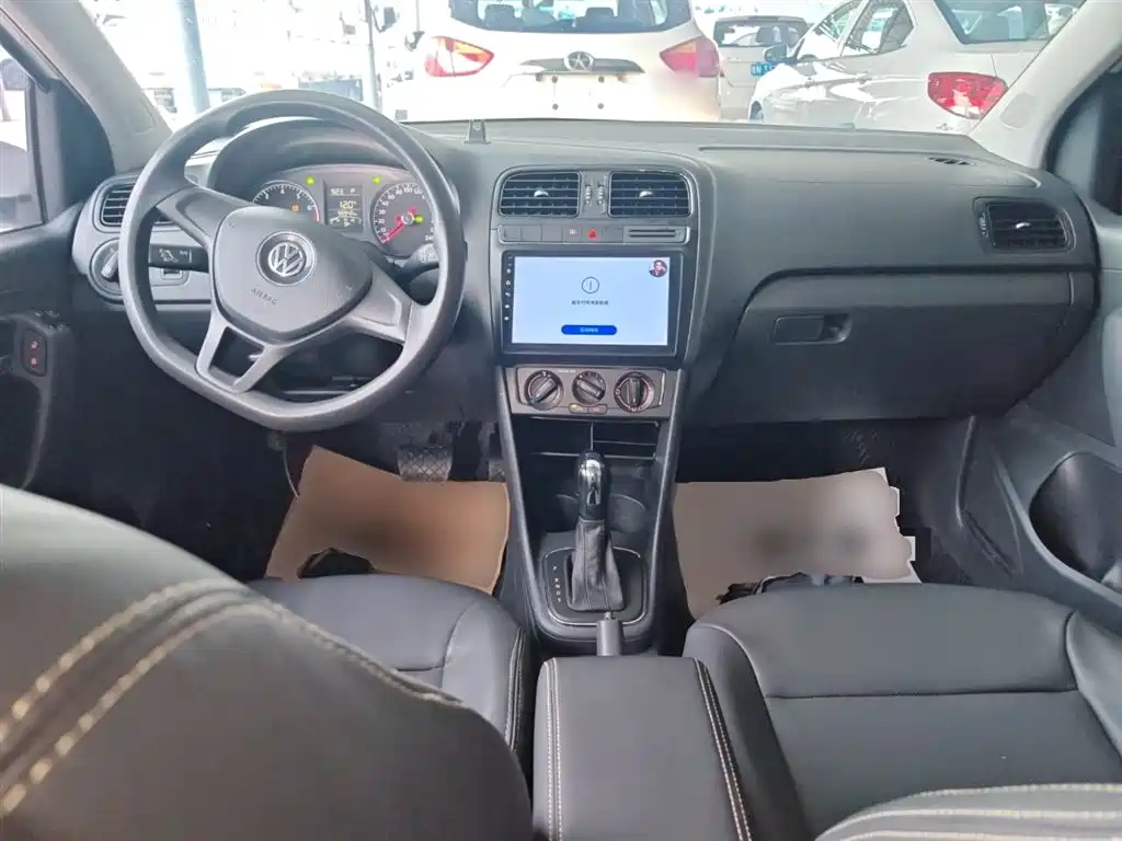 Volkswagen Polo 2016 1.4L Automatic Trend фото 10