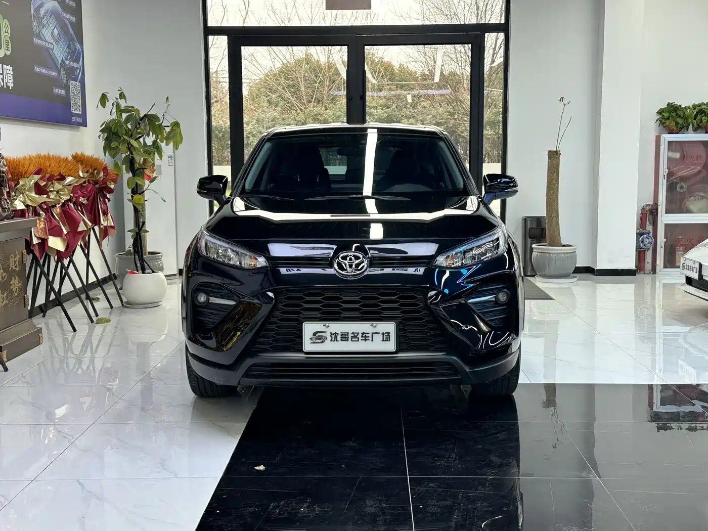 Toyota Wildlander 2023 2.0L CVT FWD LE фото 2