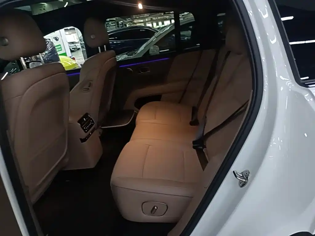 Li Auto i6 2026 2025 2WD Base Model