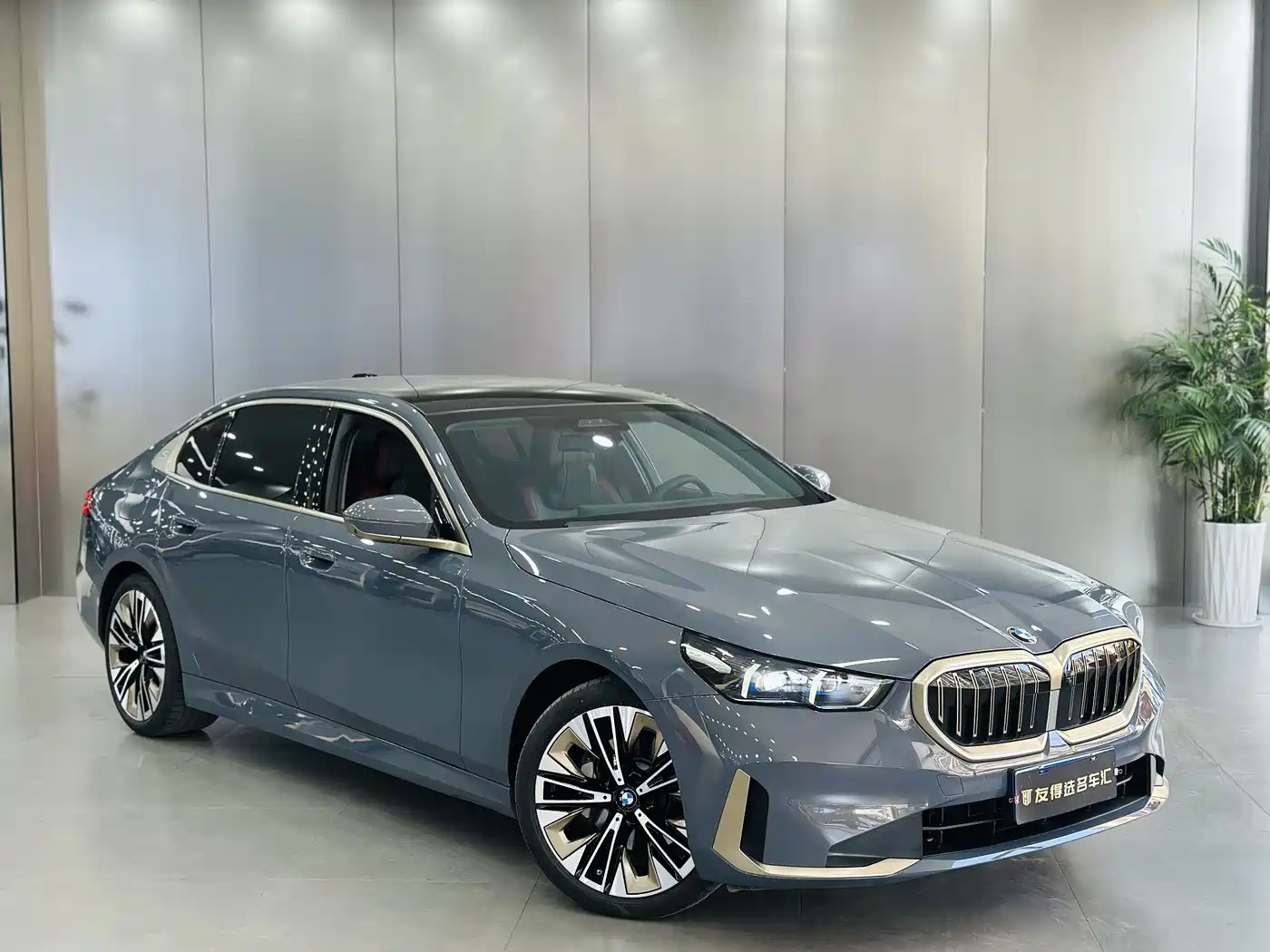 BMW 5 Series 2024 530Li Premium Luxury Package фото 2