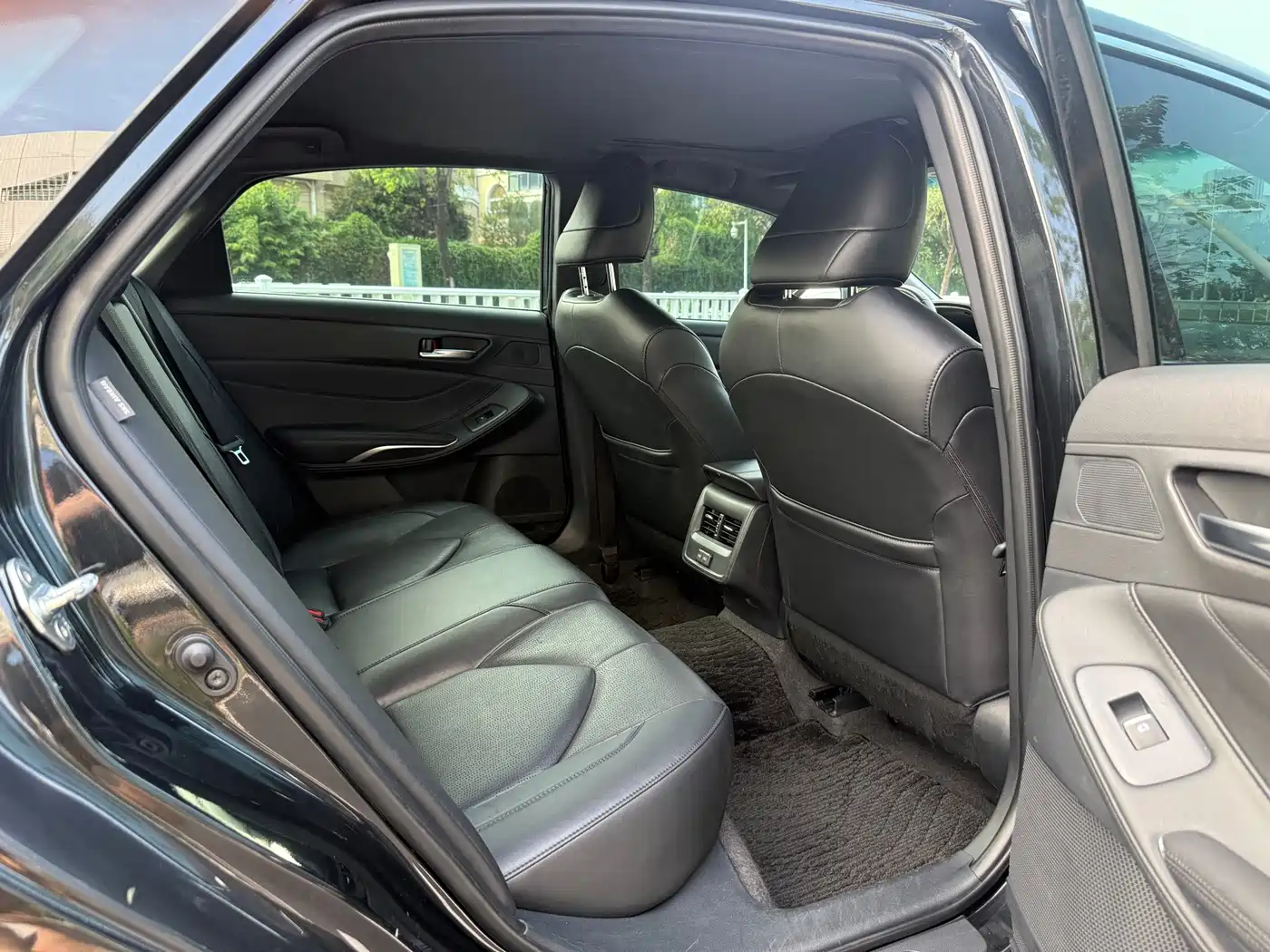 Photo 11 - Toyota Avalon