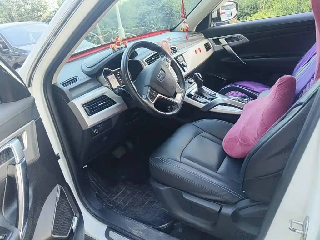 Фото 8 - Geely Boyue