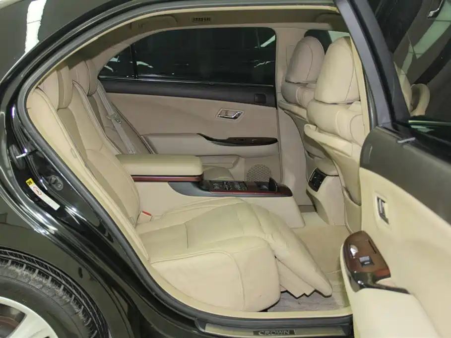 Toyota Crown 2010 4.3L Royal Saloon VIP фото 9