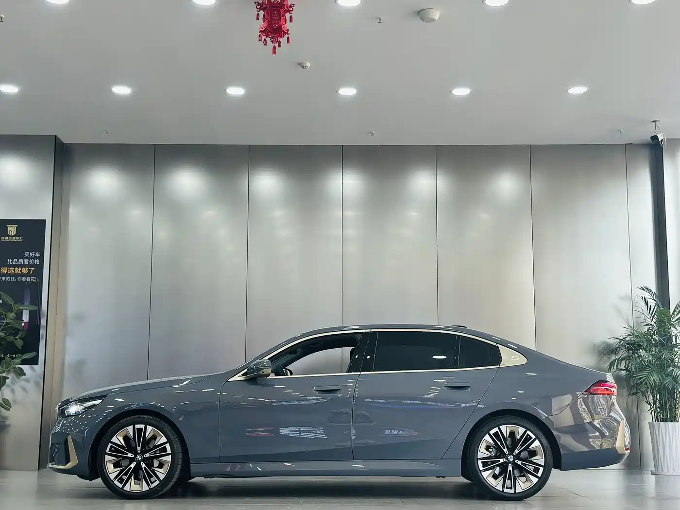 BMW 5 Series 2024 530Li Premium Luxury Package фото 7