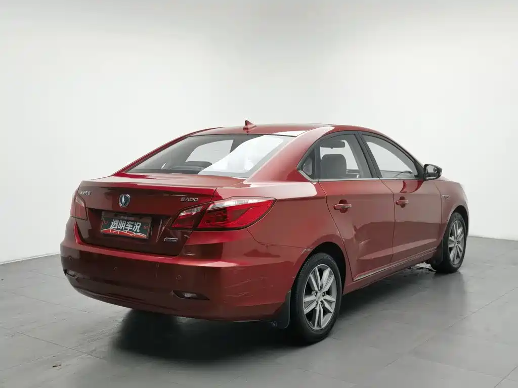 Фото 2 - Changan Eado