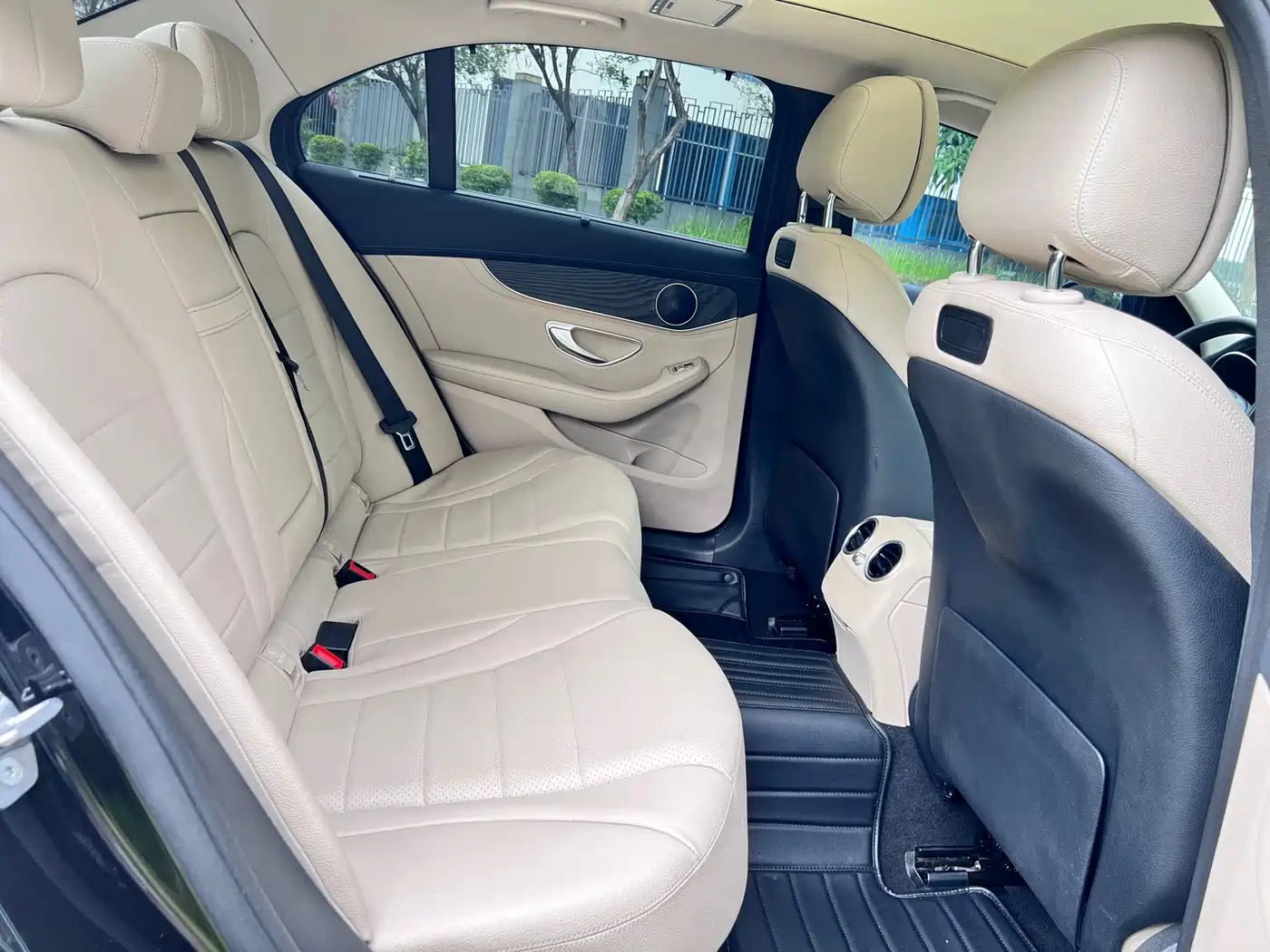 Photo 15 - Mercedes-Benz C-Class