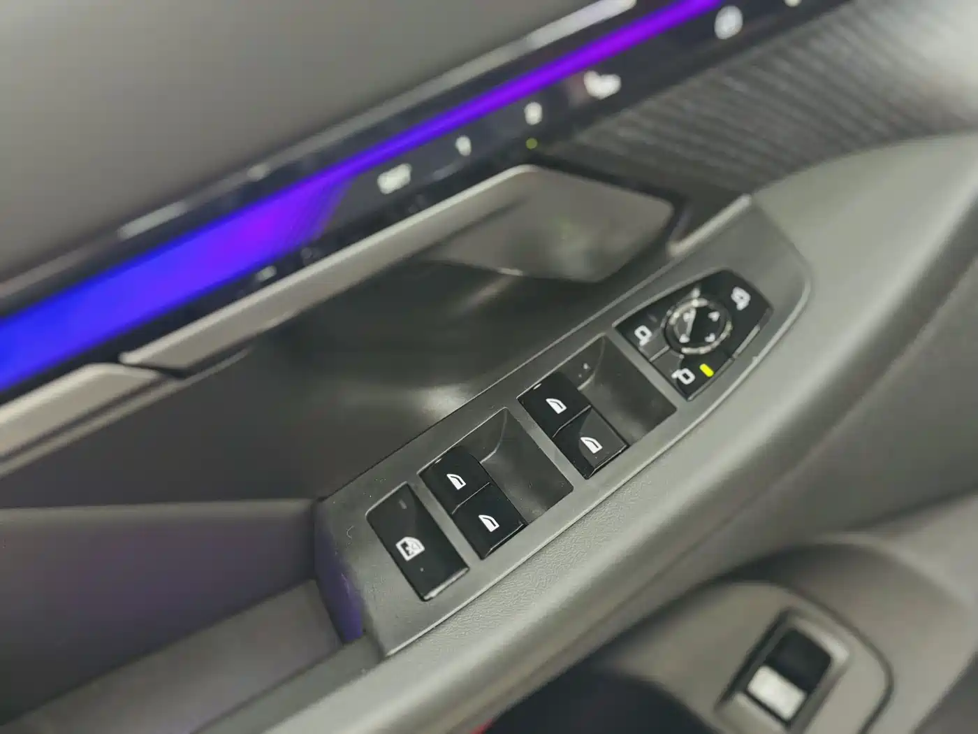BMW 5 Series 2024 530Li Premium Luxury Package фото 15